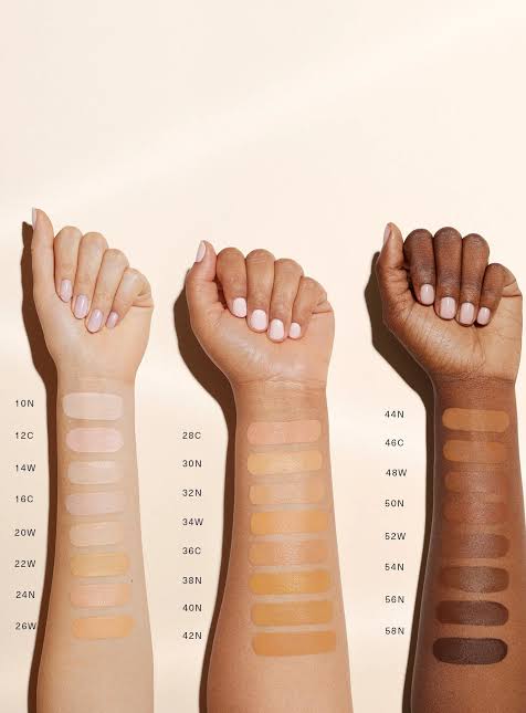 RARE BEAUTY Liquid Touch Weightless Foundation